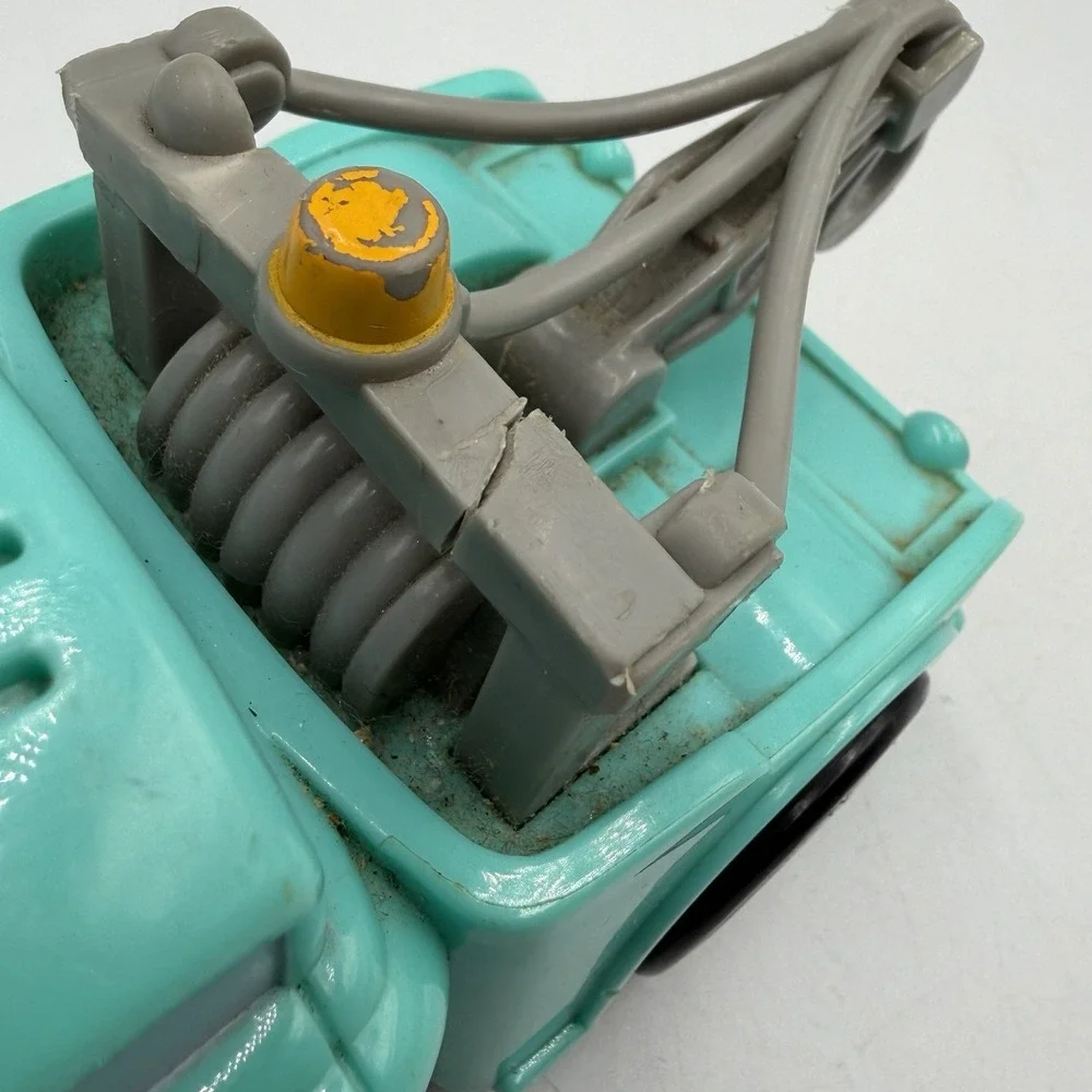 2005 Disney Pixar Cars Mattel Shake N Go Blue Mater Tow Truck